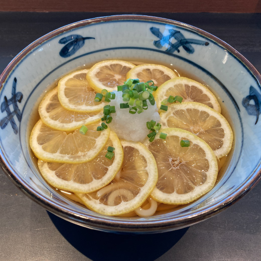 瀬戸内レモンうどんの写真