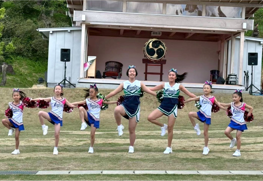 チアダンスチーム「ICONICS」のダンス写真